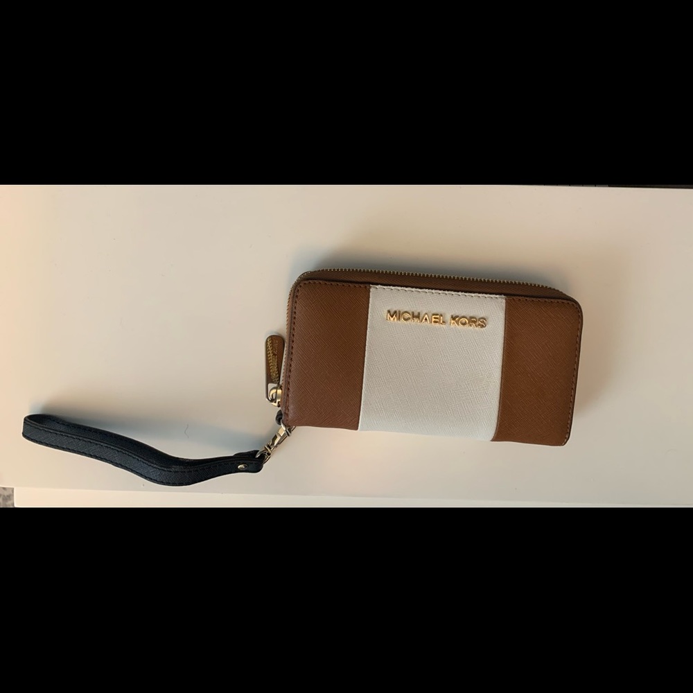 Michael Kors Zipper Wristlet in Tan, White and Black